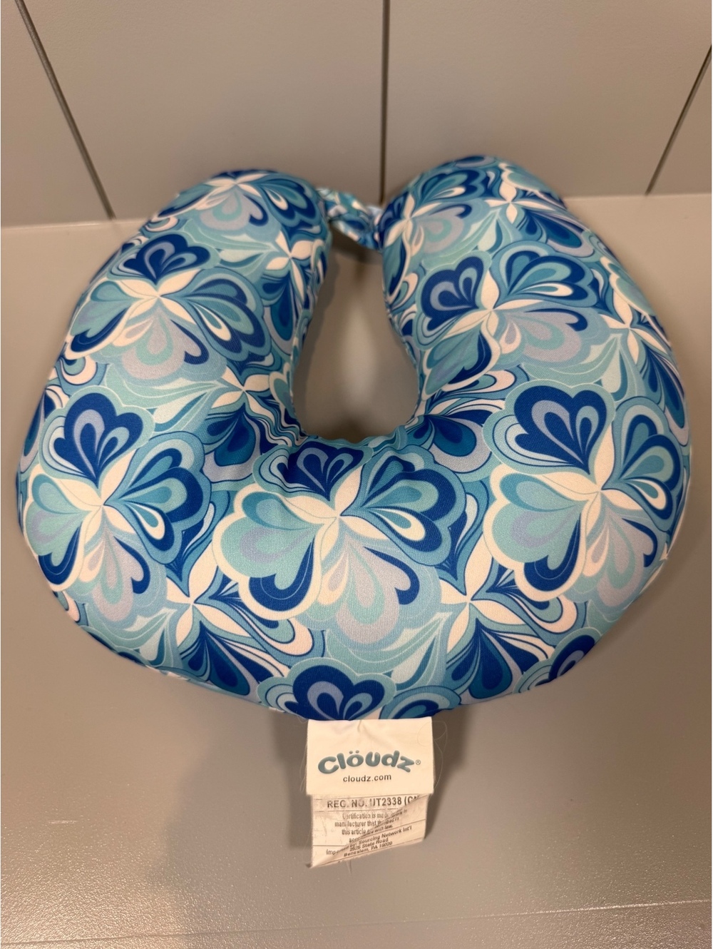 Cloudz Blue Floral Pattern Travel Neck Pillow
